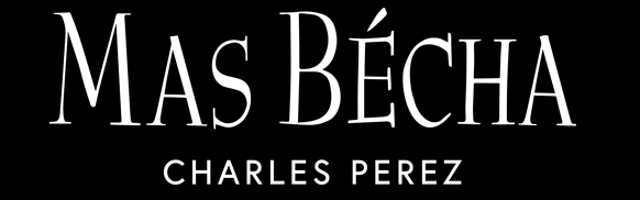 Logo texte Mas Bécha en grand, Charles Perez en dessous.